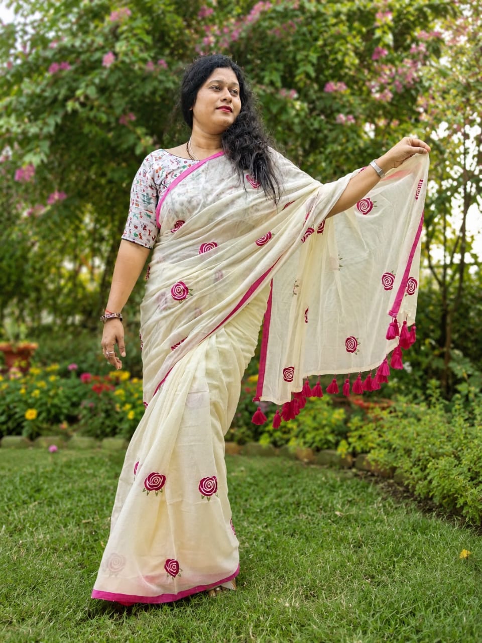 mulmul cotton embroidered saree