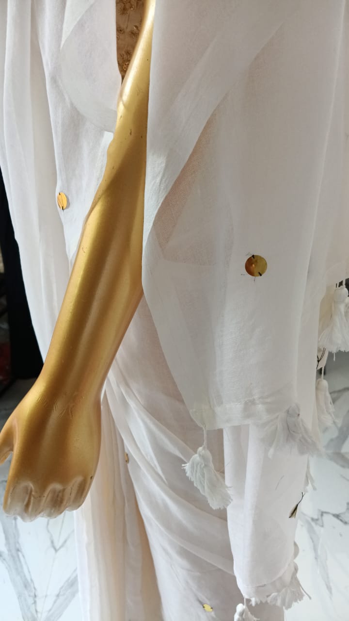 white mul cotton saree